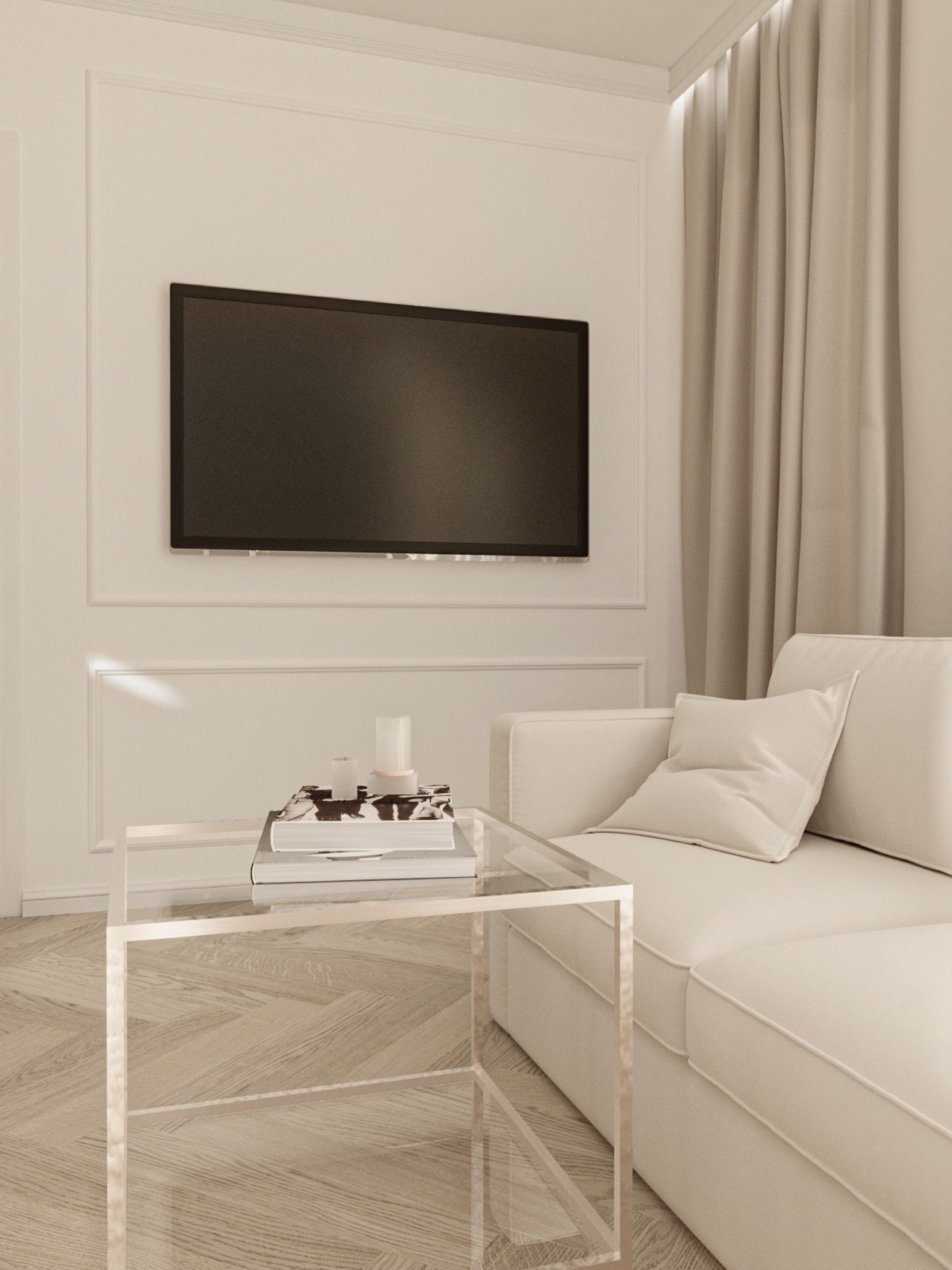 Jasny salon z telewizorem na ścianie, beżowa sofa i szklany stolik kawowy z książkami oraz świecami. Minimalistyczny design z zasłonami w tle.