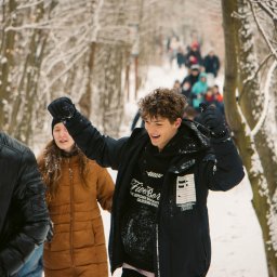 Na obozach zimowych wychodzimy z ośrodka na gry terenowe 