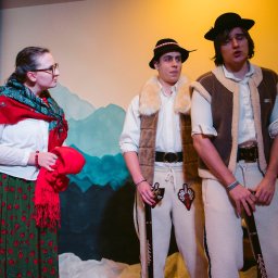 WORD OF LIFE FELLOWSHIP - Obóz ma odzwierciedlać charakter górski stąd przebieranie w stroje góralskie, oscypki i wiele więcej.