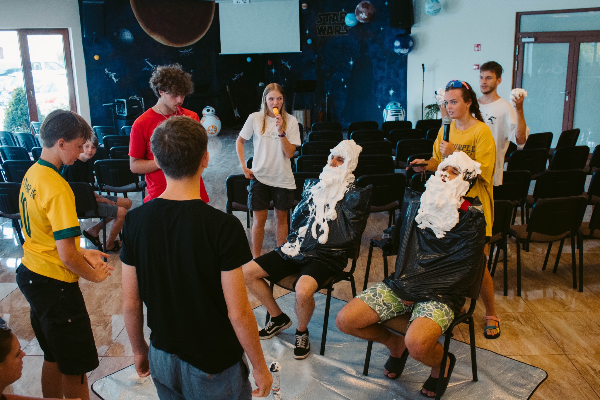 Codziennie jest możliwość wziąć udział w krótkich, szalonych konkurencjach.