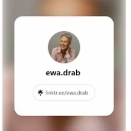 Profil Linktree z uśmiechniętą kobietą w okrągłym awatarze, podpisany 'ewa.drab', z linkiem do strony. Stonowana kolorystyka, miękkie rozmycie.