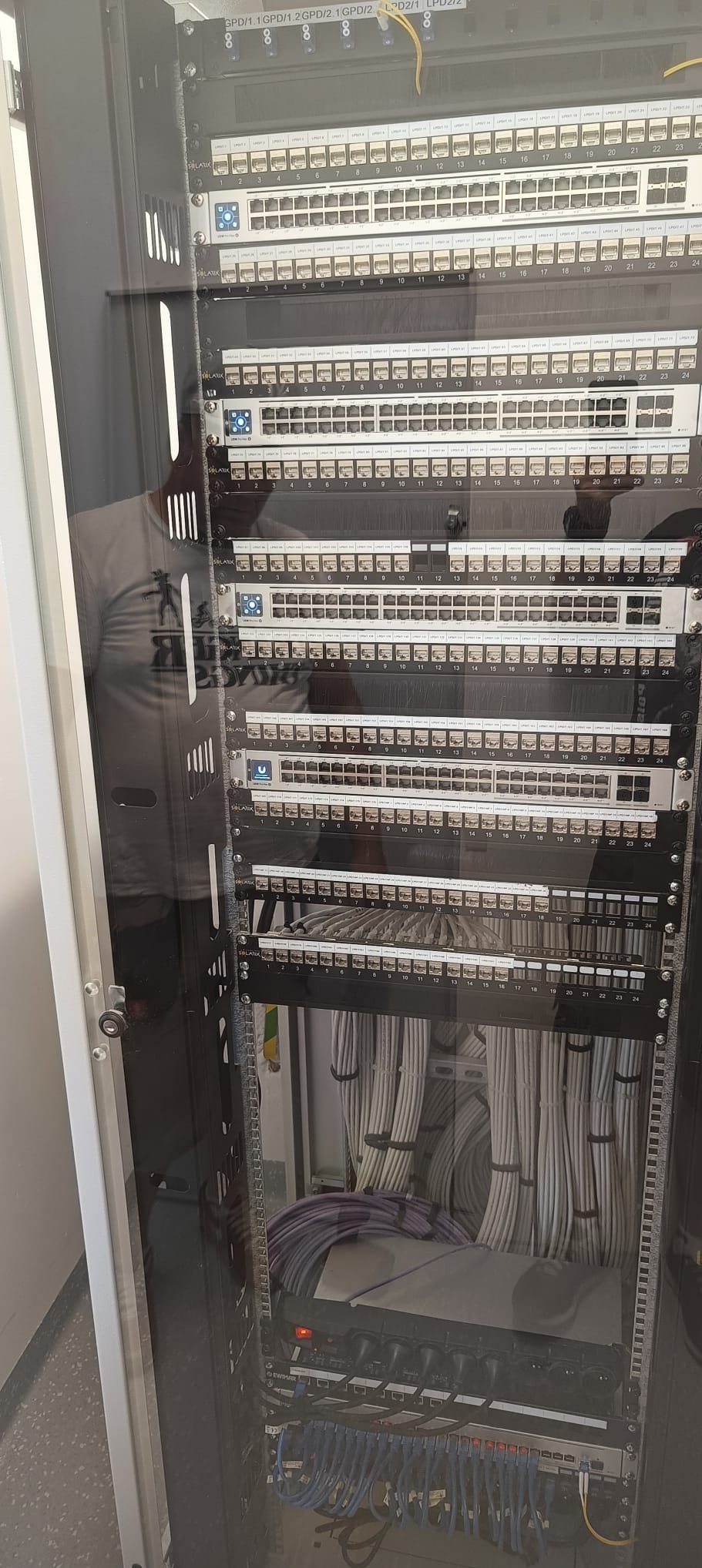 przykładowa szafa Lan w naszym wykonaniu .