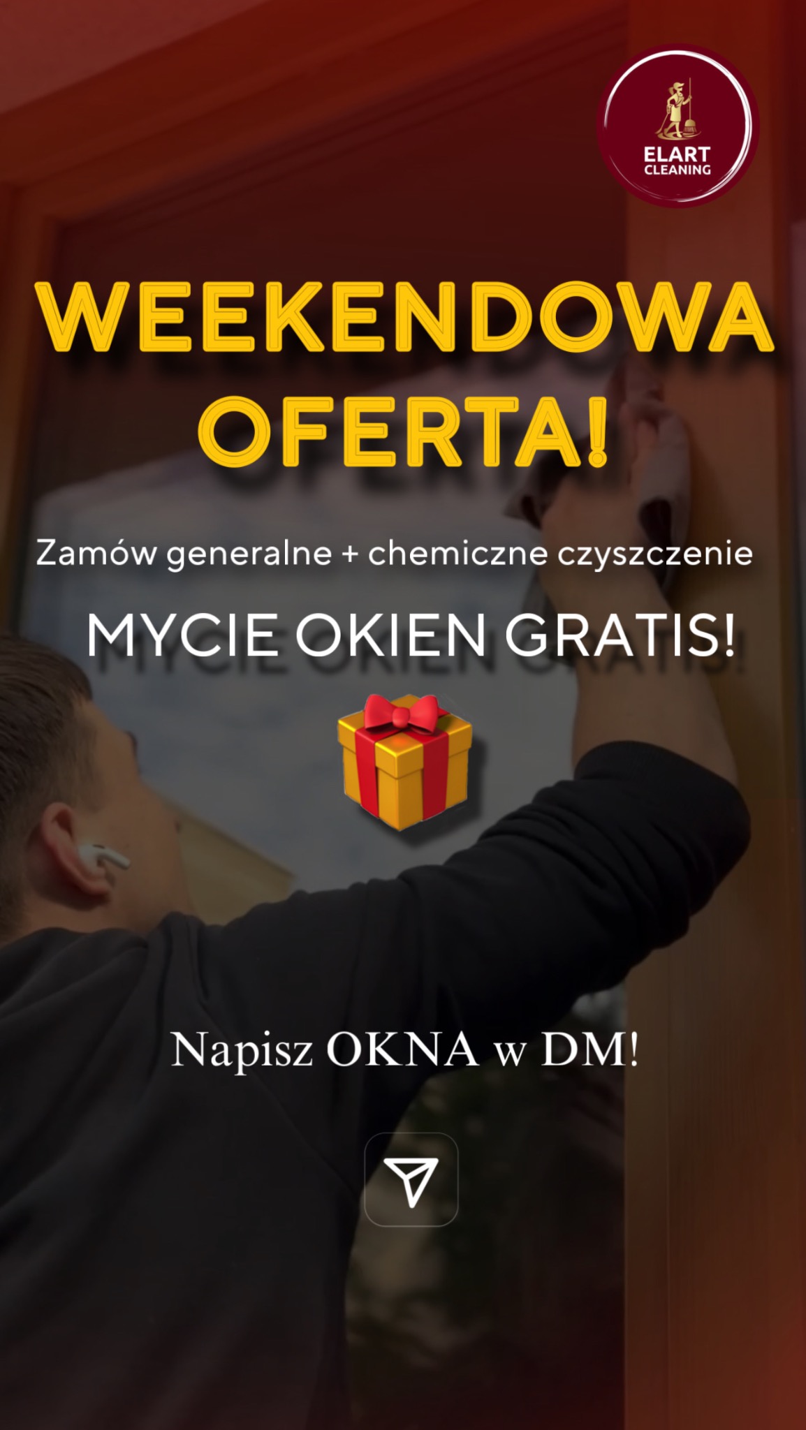 Weekendowa oferta mycia okien z gratisem. Osoba czyści okno, widoczny prezent. Napis 'OKNA' w DM. Logo firmy Elart Cleaning w prawym górnym rogu.