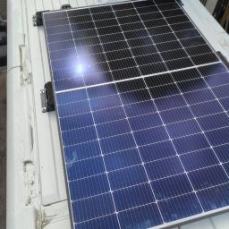 Zenit Piotr Hubert - Instalacja fotowoltaiczna na dachu samochodu.