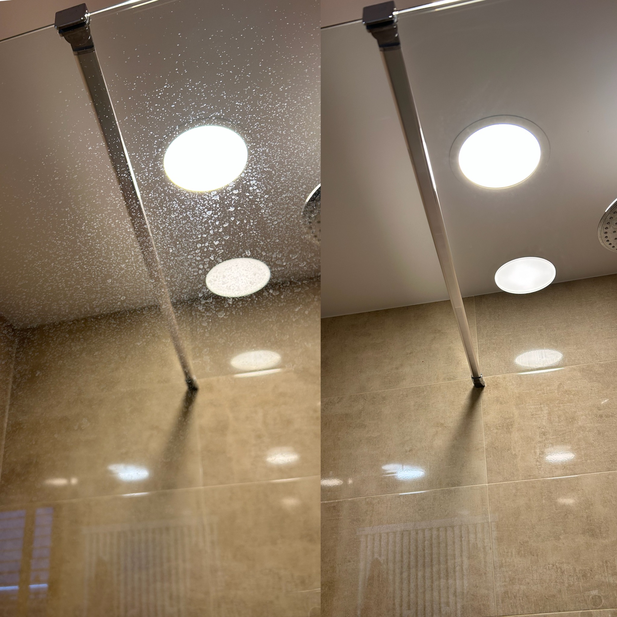 Efekt mycia kabiny prysznicowej: porównanie przed (zacieki) i po (czysta, lśniąca). Widoczne oświetlenie sufitowe i beżowe płytki. Ukazany rezultat usługi mycia.