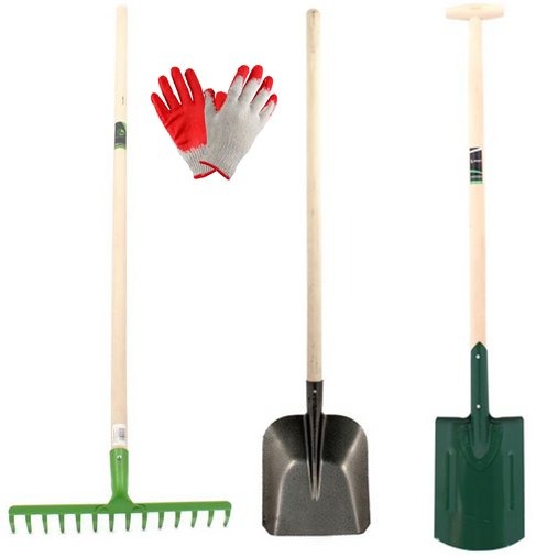 Rękawice robocze, grabie, szpadel i łopata na białym tle. Narzędzia ogrodnicze, niezbędne do prac w ogrodzie.