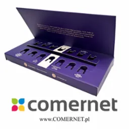 Fioletowe opakowanie zestawu próbek zapachowych Tomas Arsov z nazwami aromatów: Plum Tobacco Tonka, Fig Caviar Wood, Sandalwood Violet Leather, Sage Seaweed Salt i inne.