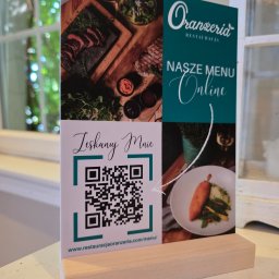 Menu na płycie PCV z drewnianą podstawką