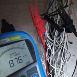 Pomiar rezystancji izolacji przewodu WLZ napięciem 2500V przed podłączeniem w rozdzielnicy 