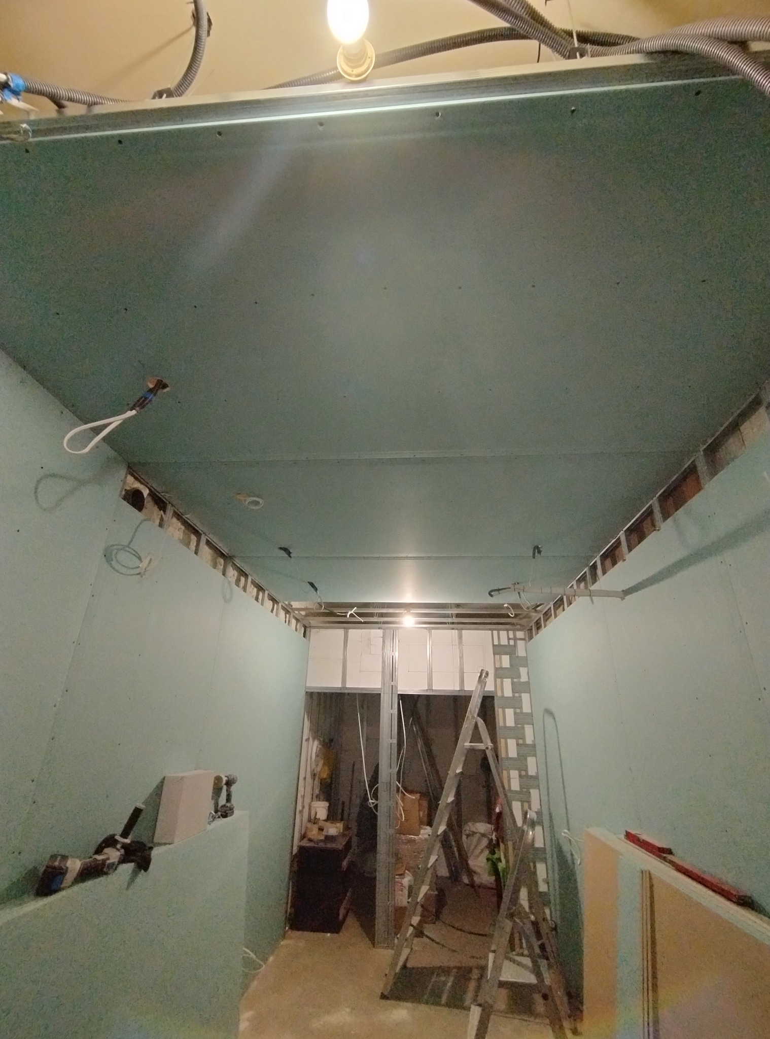 Montaż instalacji pod zabudowa gk