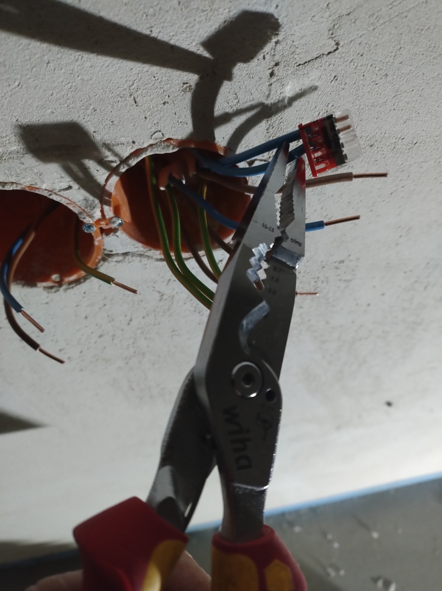 Łączenie przewodów w puszkach