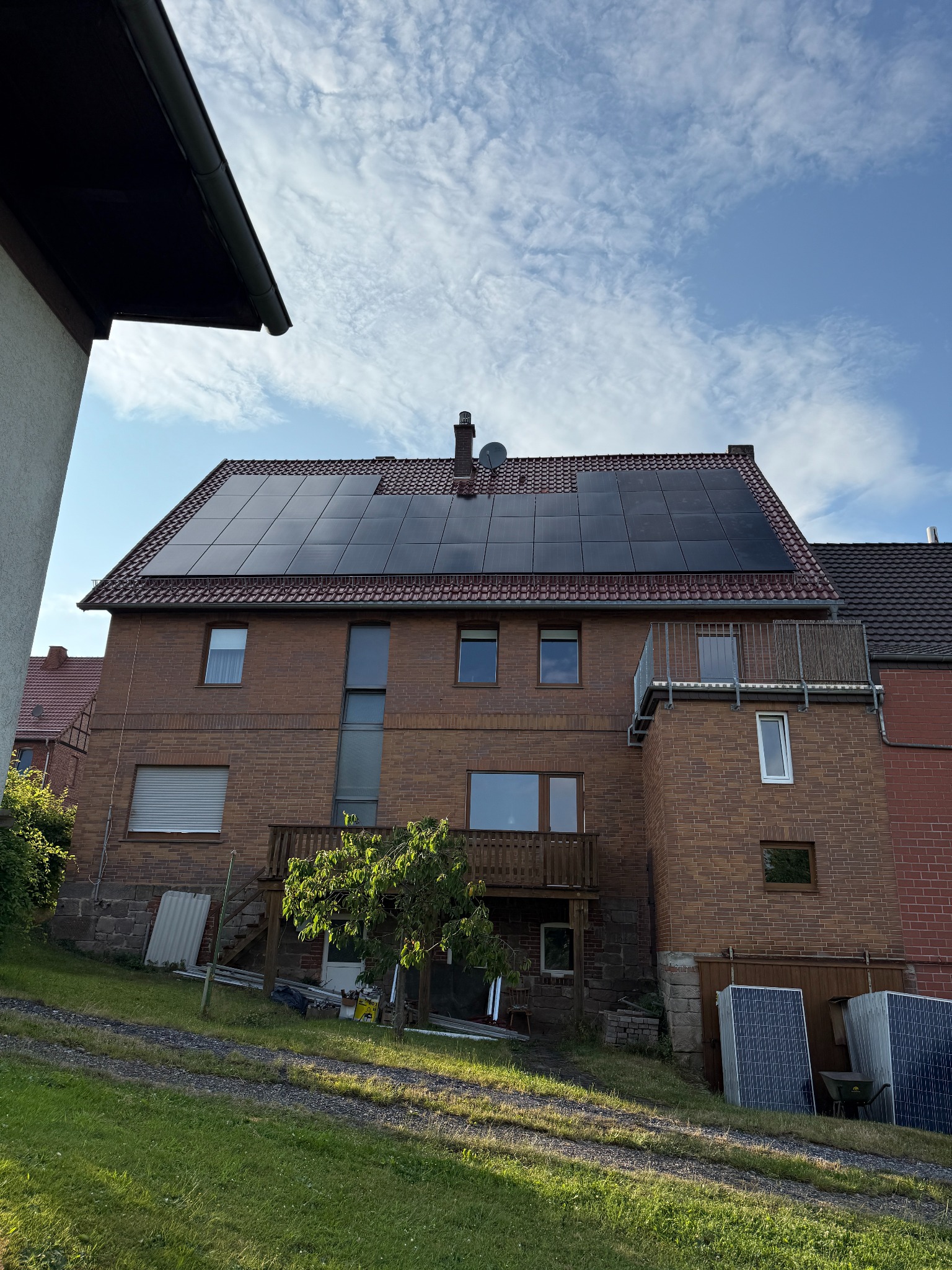 Instalacja 21,15kWp - moduły Trina Wertex 450Wp - inwerter renomowanej marki SMA - magazyn energii 20kWh