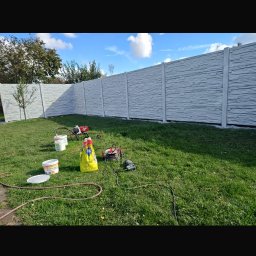 Wykonujemy profesjonalny montaż płotów betonowych, sprawnie, dając z siebie najwyższą jakość pracy bo to nasza pasja, wykonujemy tę pracę już 14 lat  zapraszamy do kontaktu telefonicznego 531691000