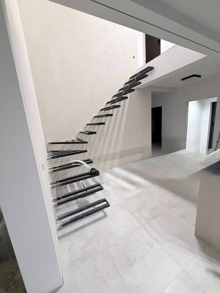 schody półkowe / wspornikowe