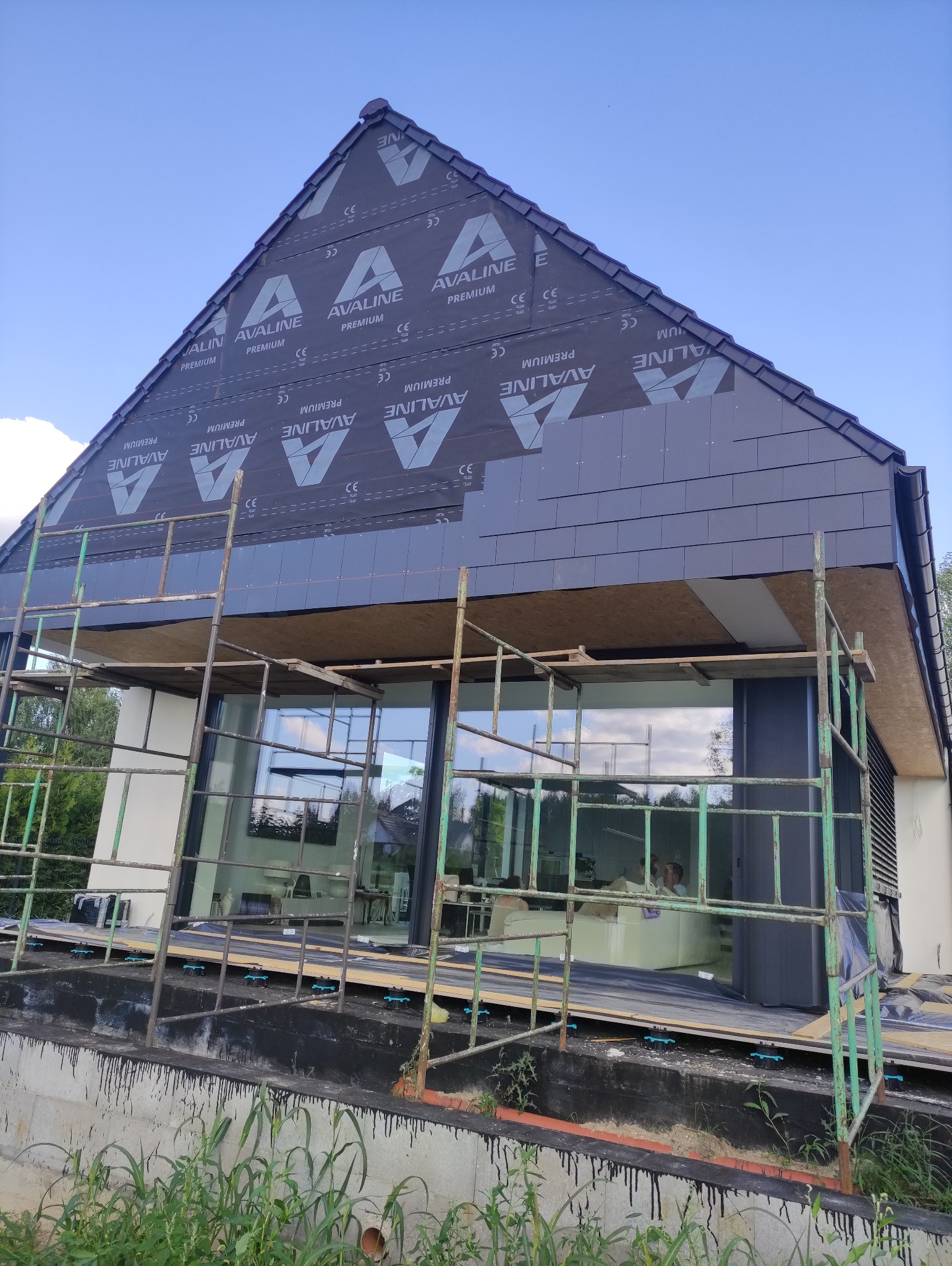 zabudowa szczytu płytką łupkową