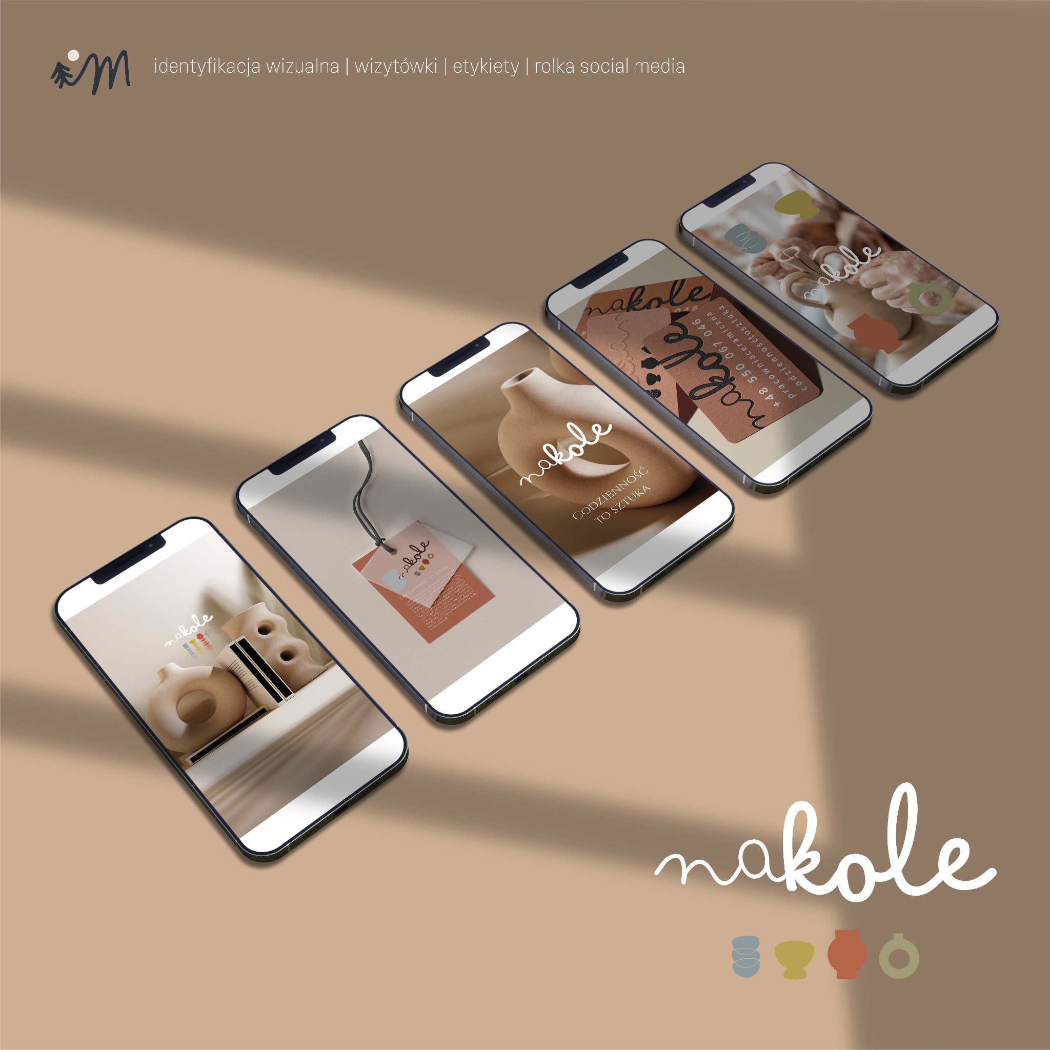 Mockupy smartfonów prezentują identyfikację wizualną marki Nakole: logo, wizytówki, etykiety i rolki social media. Stonowana kolorystyka i minimalistyczny design.
