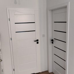 MONT-TRANS SPÓŁKA Z OGRANICZONĄ ODPOWIEDZIALNOŚCIĄ - Drzwi regulowane