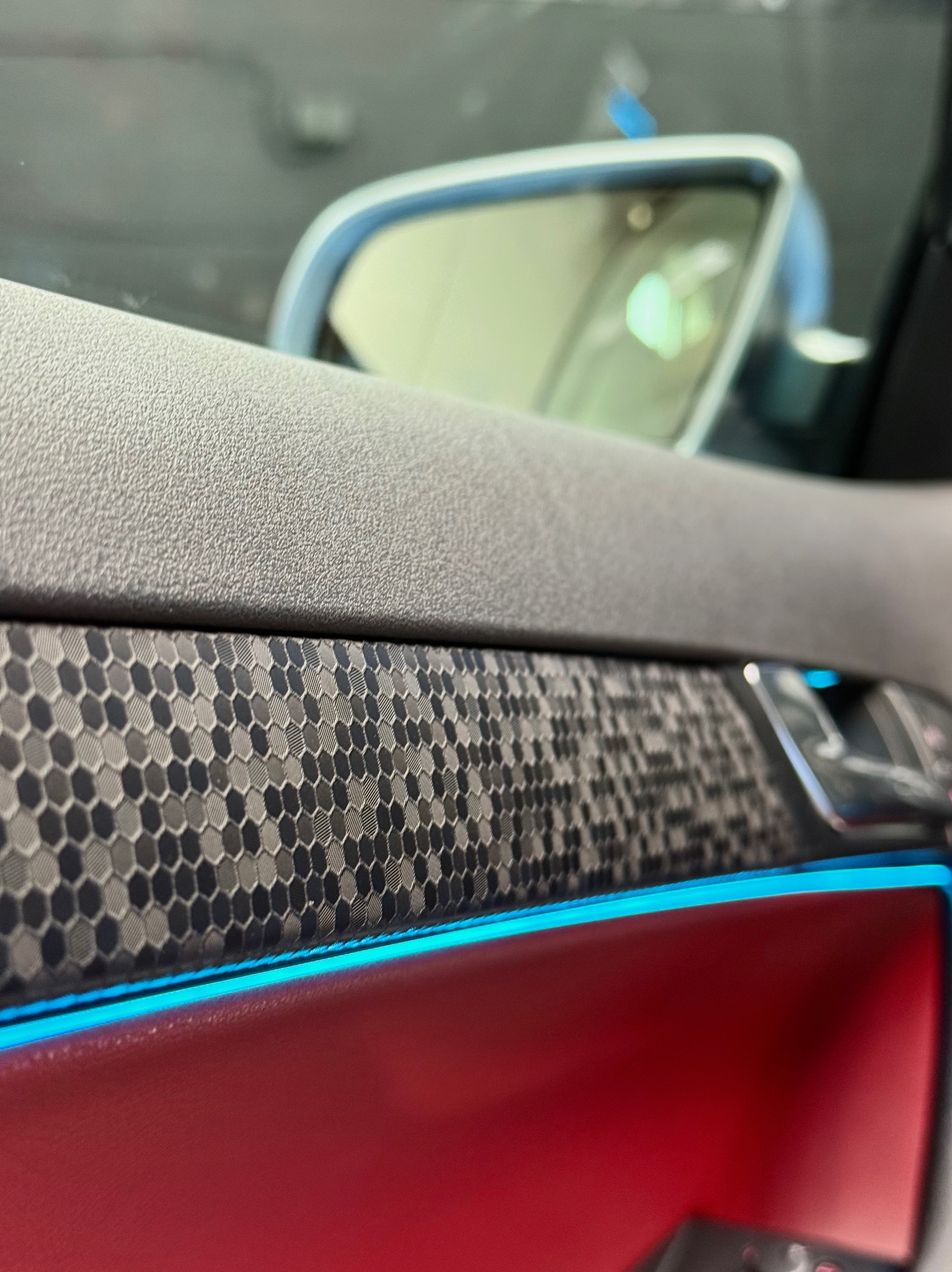 Oklejanie dekorów folią Hexis