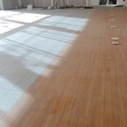 Salon Hyundai Niemcy połączenie dwóch rodzajów płytek 400m2