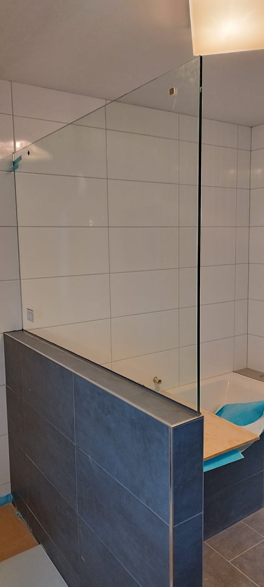 Murek+szkło w otwartym brodziku