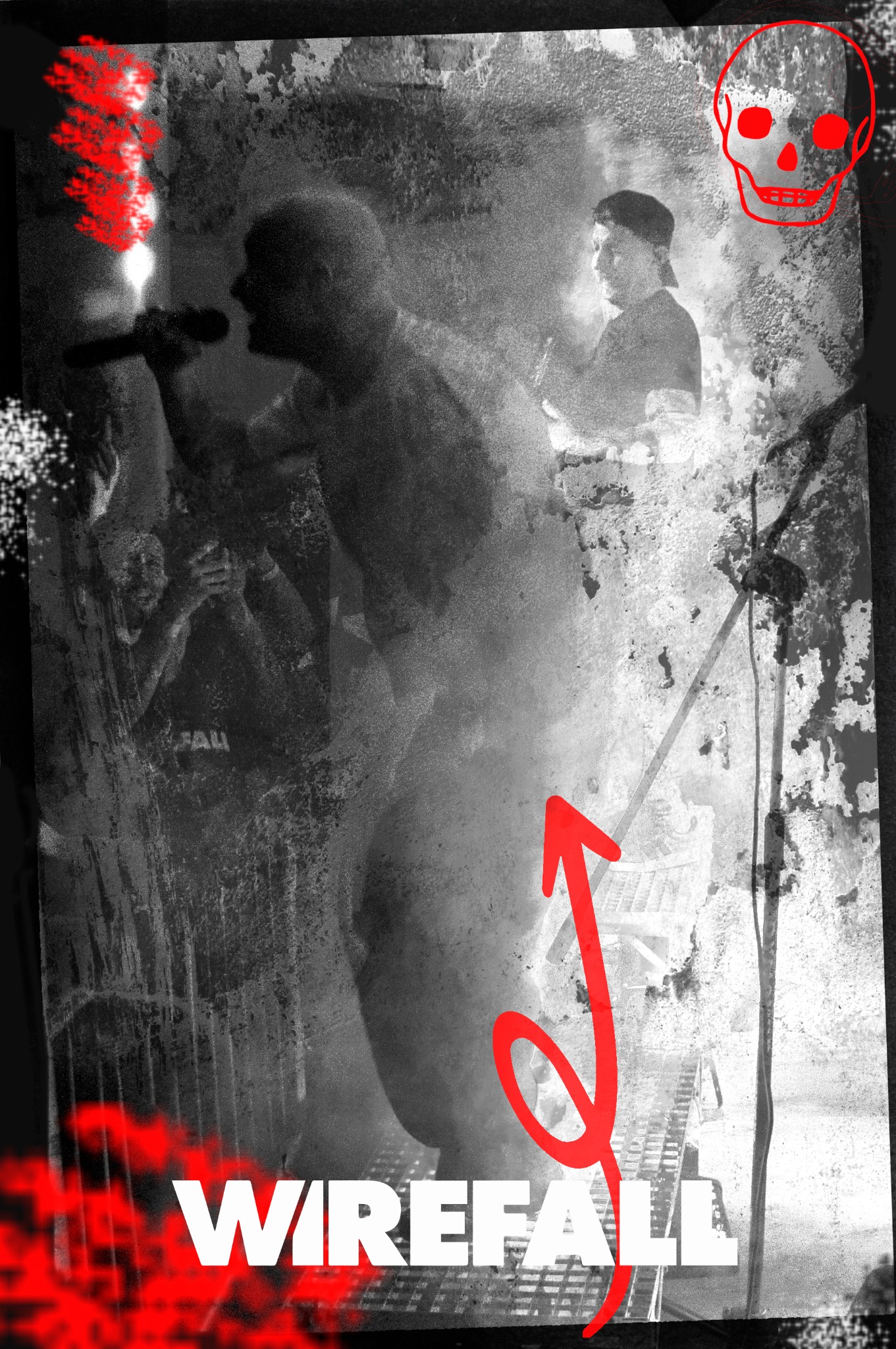 Czarno-białe zdjęcie koncertowe zespołu Wirefall z wokalistą na pierwszym planie, efektami graficznymi (czerwona czaszka, strzałka) i publicznością w tle.