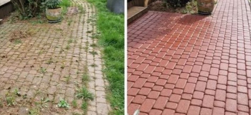 Efekt mycia kostki brukowej: po lewej zaniedbana, porośnięta trawą, po prawej czysta, czerwona kostka, z widocznymi śladami wilgoci po myciu. Ujęcie z bliska.