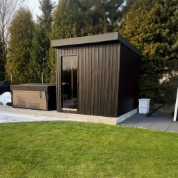KM DESIGN SPA KRZYSZTOF KACZMARSKI - Przed domem Legionowo