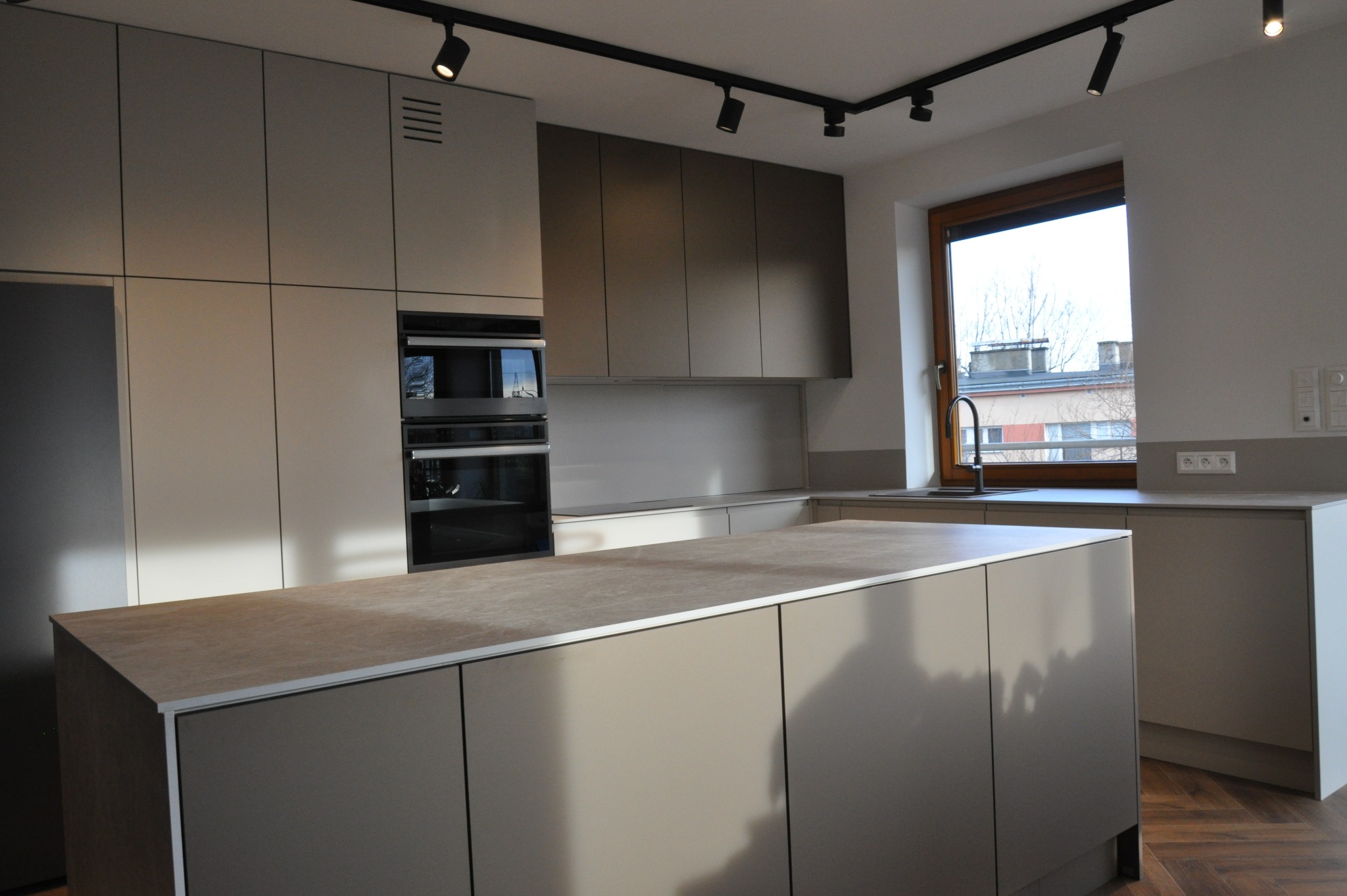 Fronty akryl, blat HPL