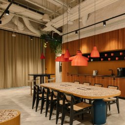 Kompleksowy projekt fit-out instalacji sanitarnych i wentylacji dla ING Banku Śląskiego w Warszawie.
Fot. materiały architekta
