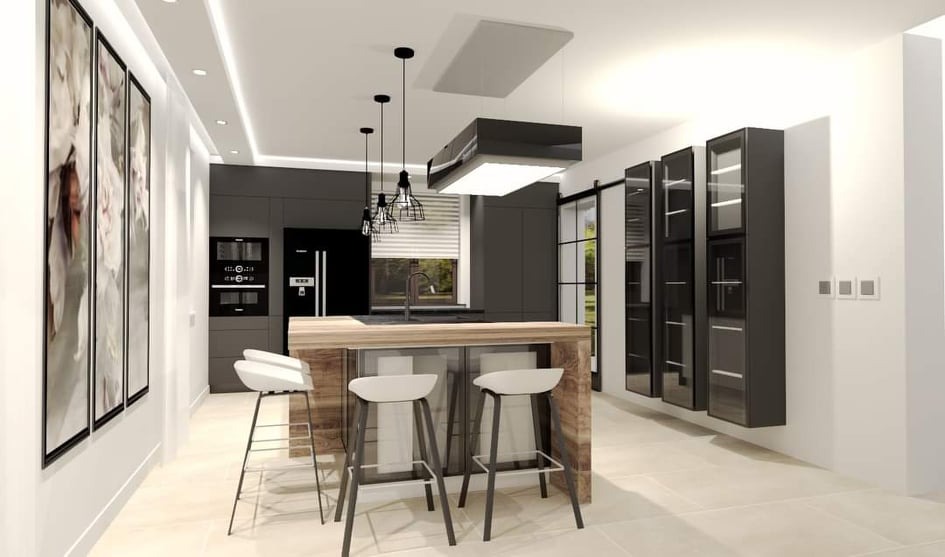 Nowoczesna kuchnia z wyspą i hokerami, czarne szafki, designerskie lampy wiszące, jasna podłoga, obrazy na ścianie. Minimalistyczny styl, eleganckie wykończenie.