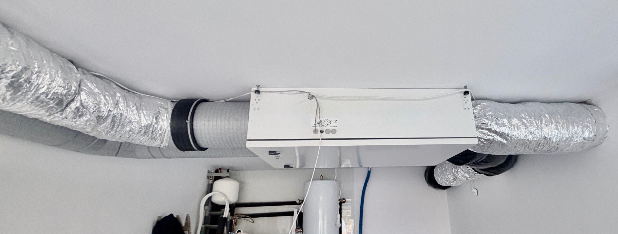 Centrala Komvovent Domekt R400 L/AZ z tłumikami Sonodec i rurami EPS 200