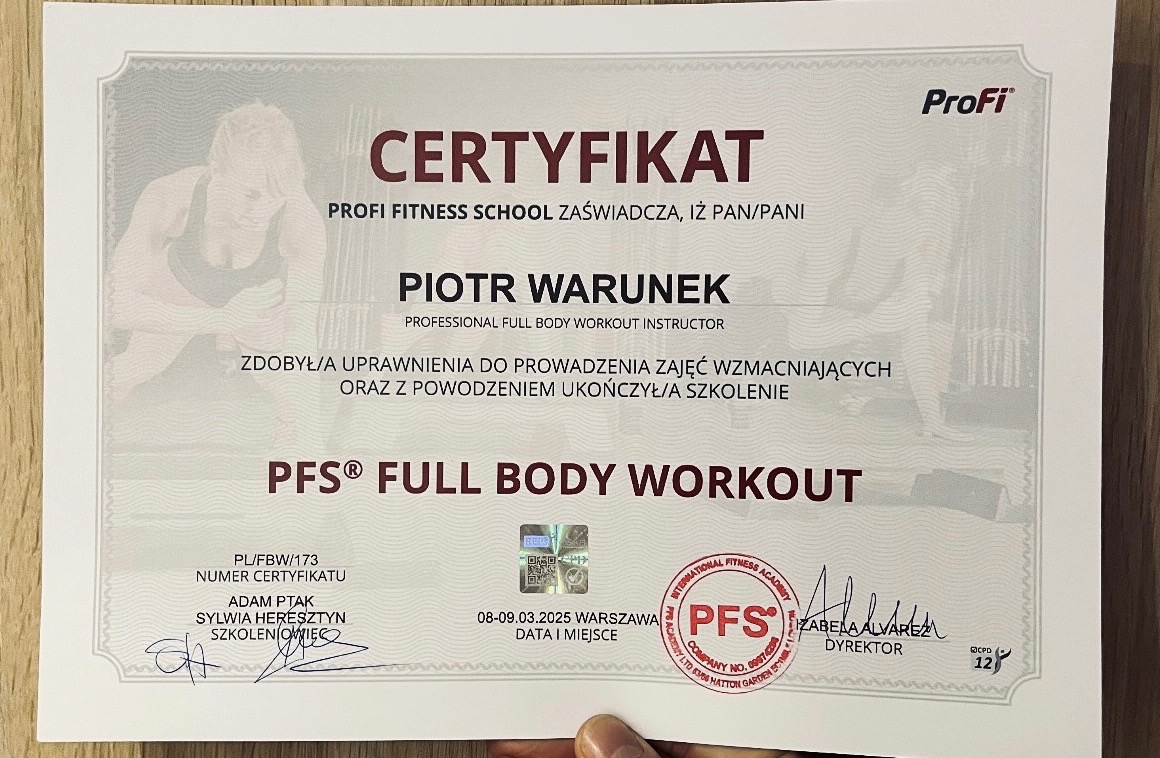 Certyfikat ukończenia szkolenia PFS Full Body Workout dla Piotra Warunka. Dokument z danymi instruktora i logotypami ProFi Fitness School oraz International Fitness Academy.