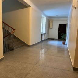 Klatka po kompleksowym remoncie naszej ekipy, renowacja posadzki z lastryko oraz remont ścian. 