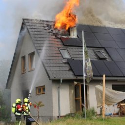Ubezpieczenie domu to realna ochrona Twojego majątku. Pożar, zalanie, włamanie czy huragan mogą zniszczyć dorobek życia w jednej chwili. Nie ryzykuj – zadbaj o to, co najcenniejsze.