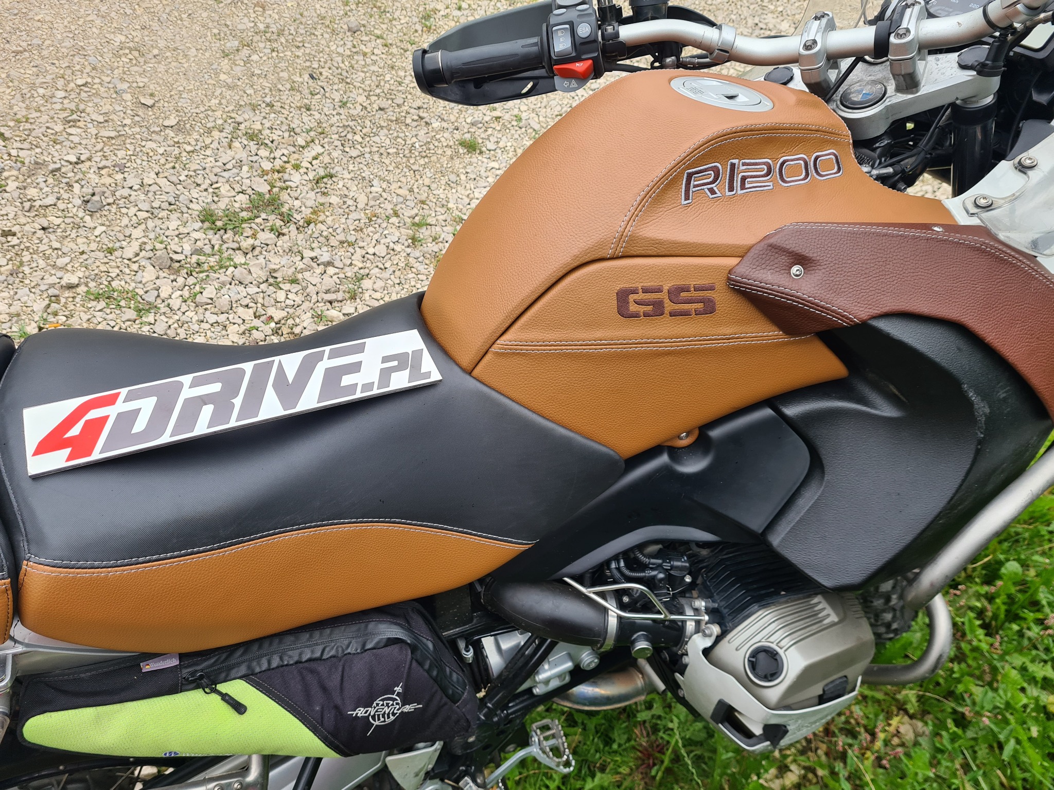 BMW R1250 GS obszyty sztuczną skórą