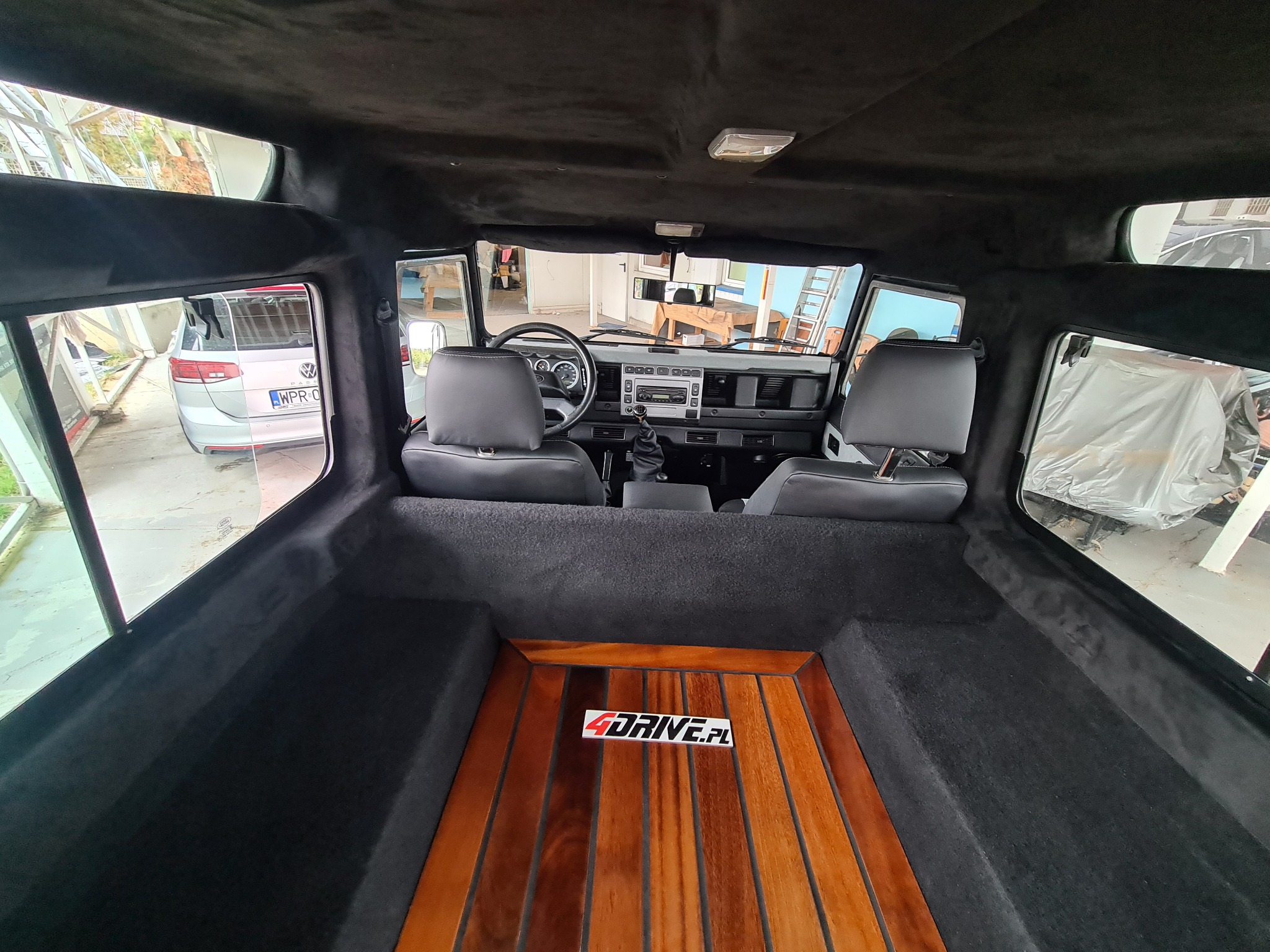 Land Rover Defender - całkowicie nowe wnętrze