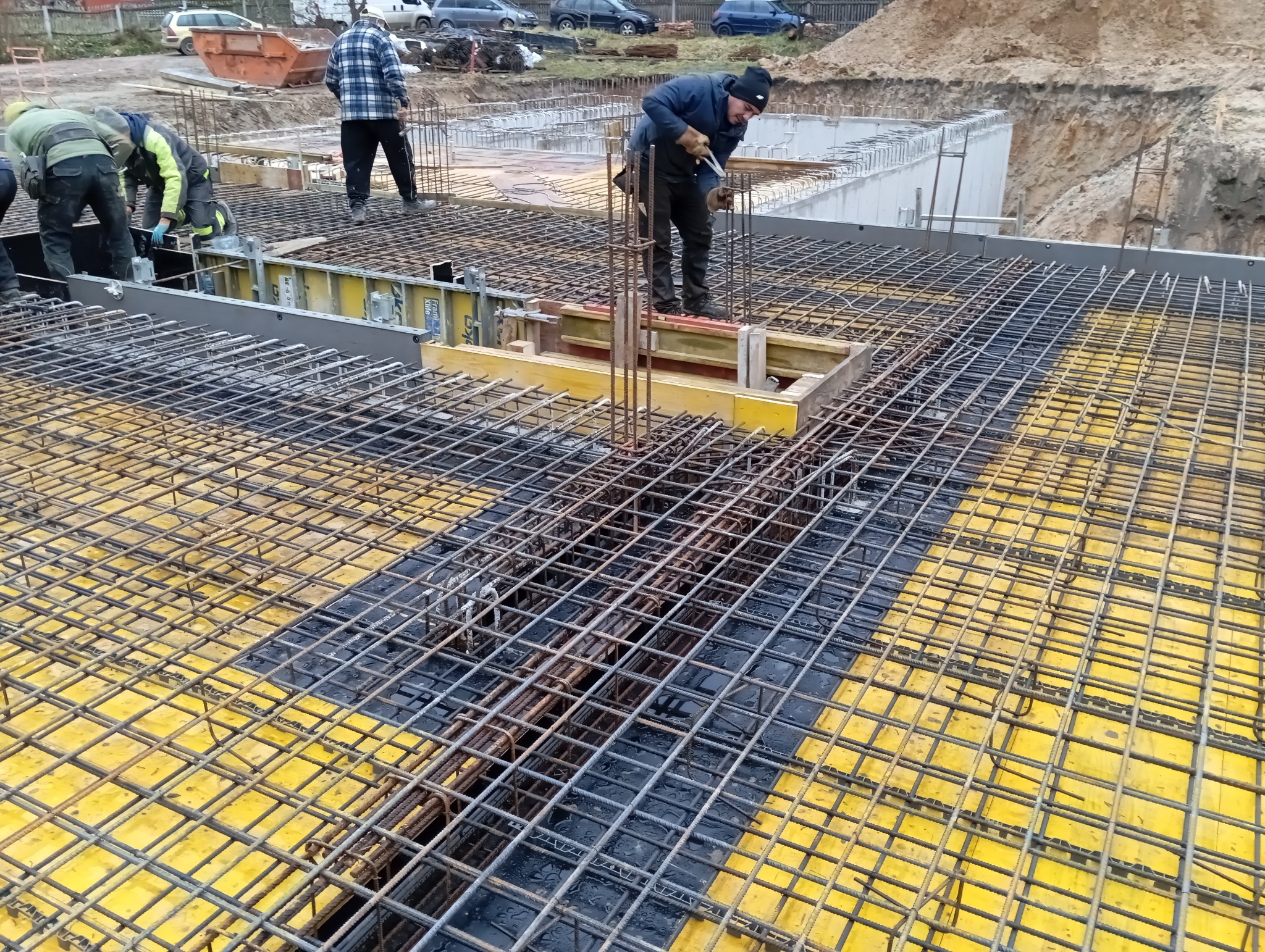 Ambitna budowa willi podmiejskiej - Wykonawca prac stanu surowego, Kierownik Budowy, Projektant branży konstrukcyjnej