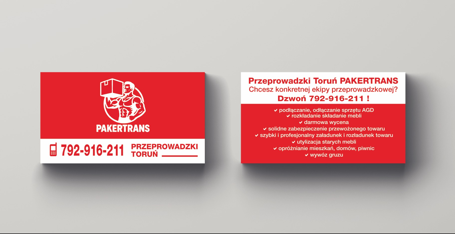 Wizytówka firmy PAKERTRANS z Torunia, oferującej przeprowadzki. Na czerwonym tle logo z silnym mężczyzną i numer telefonu 792-916-211. Po prawej stronie zakres usług.