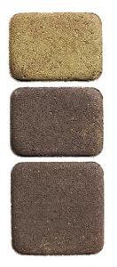 Prezentacja trzech kostek brukowych o różnej kolorystyce: beżowa, ciemnobrązowa i brązowa, ułożonych jedna na drugiej na białym tle.