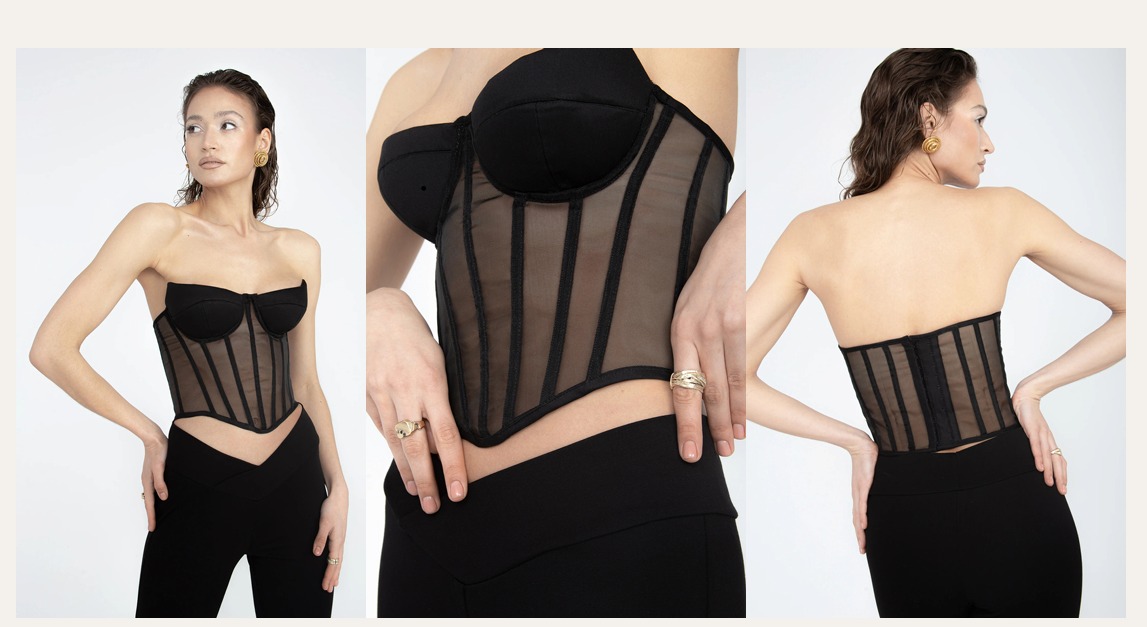 Kolaż: modelka w czarnym gorsecie z siateczki, widok z przodu i z tyłu, na białym tle. Widoczne detale jak złote kolczyki i pierścionki.