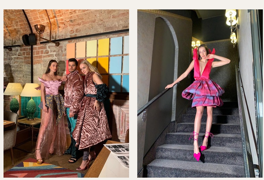 Dwa ujęcia: grupa w kreacjach z fakturą i modelka na schodach w różowej sukience z głębokim dekoltem i bufkami, różowe szpilki. Sesja w stylowym wnętrzu.