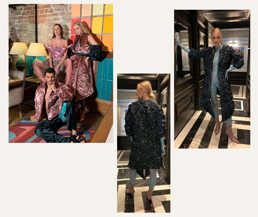 Kolekcja ubrań: modelki i model prezentują stroje w odcieniach różu i zieleni w aranżowanym wnętrzu, oraz modelka prezentuje płaszcz z fakturą na tle czarno-białej podłogi.