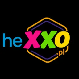 Kolorowe logo heXXO.pl na czarnym tle. Geometryczny znak w kształcie sześciokąta z neonowymi obwódkami i napisem heXXO w barwnych, pogrubionych literach.