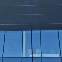 Mycie okien na wysokości, w ciężko dostępnych miejscach. Okna nie otwierane