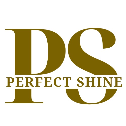 Złoty logotyp 'PS Perfect Shine' na białym tle. Litery 'PS' są połączone, a pod nimi znajduje się napis 'PERFECT SHINE' mniejszą czcionką.