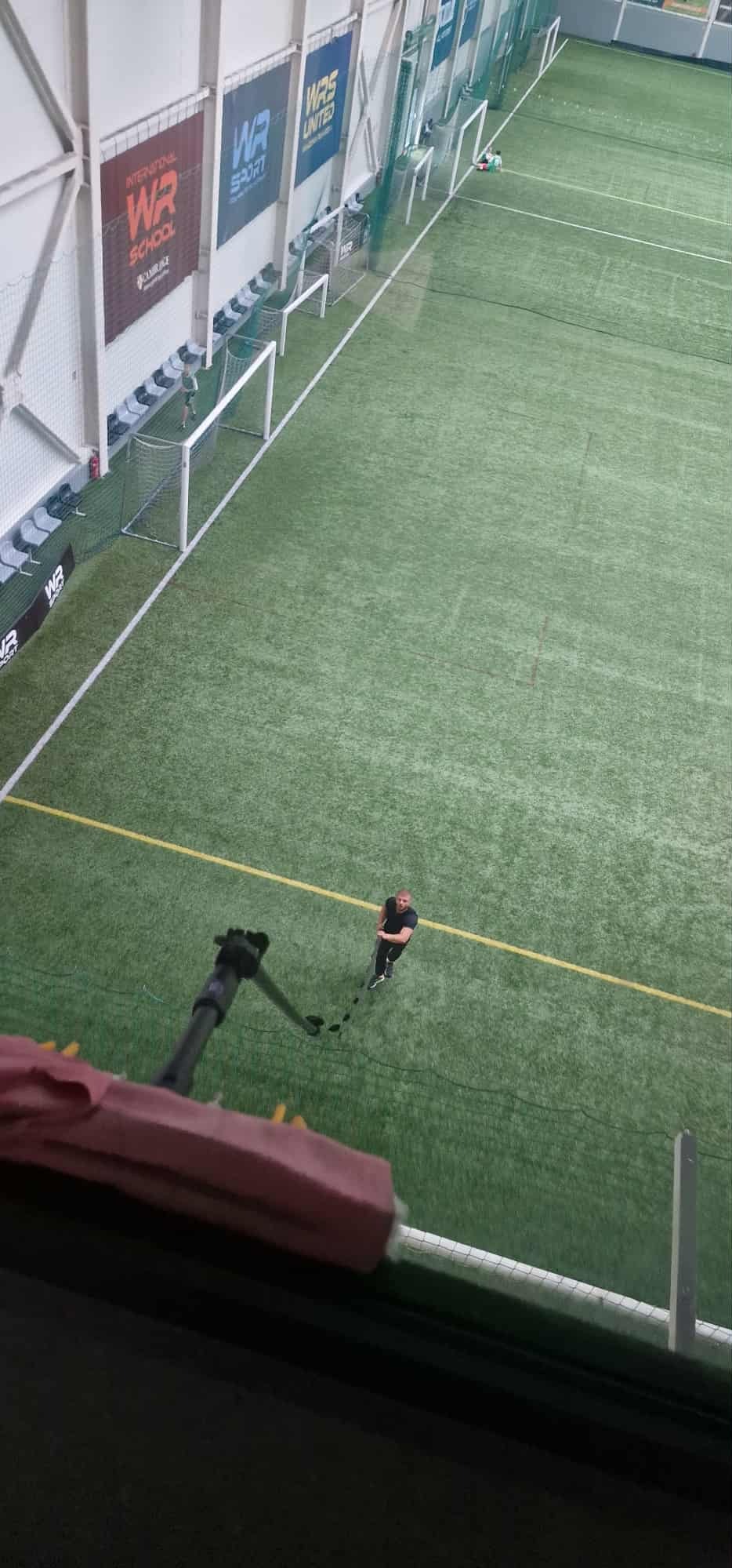 Mycie wysoko umiejscowionych nieotwieranych okien, ciężko dostępnych miejsc