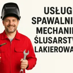 Uśmiechnięty spawacz w czerwonym kombinezonie, trzymający uchwyt spawalniczy i klucz, z maską na głowie. Obok napis: Usługi spawalnicze, mechanika, ślusarstwo, lakierowanie.