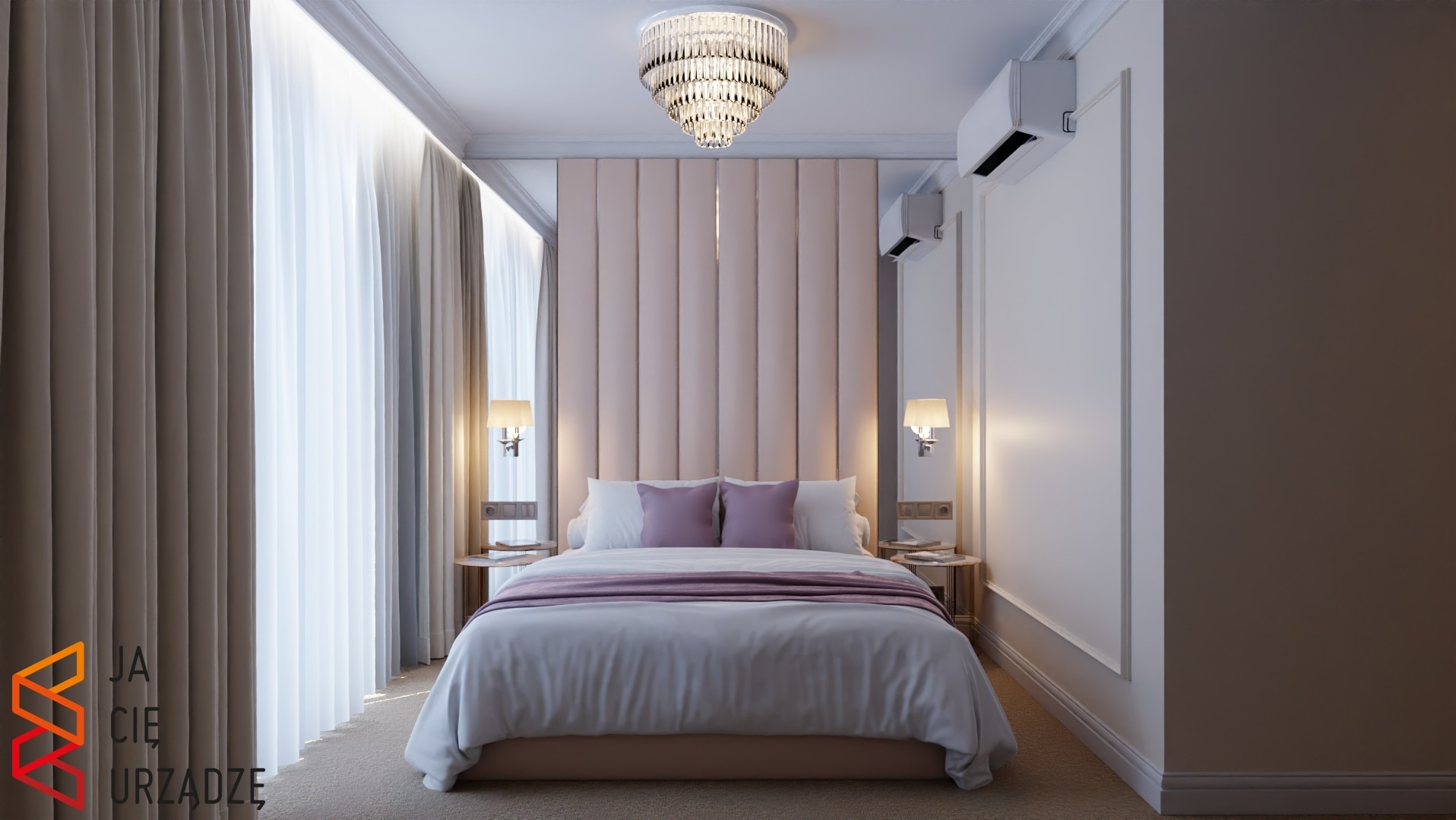 Elegancka sypialnia w pastelowych barwach. Łóżko z pikowanym zagłówkiem, kryształowy żyrandol, klimatyzacja, zasłony i lampki nocne tworzą spójną całość.
