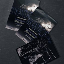 Brak - Kaskada ulotek/zaproszeń w odcieniach czerni i bieli, z motywami graficznymi (drzewa, błyskawice) i tekstem informacyjnym o wernisażu, ułożonych na ciemnym tle.