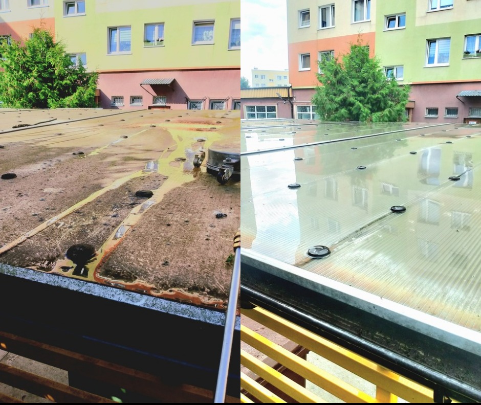 Efekt przed i po czyszczenia zadaszenia tarasu z poliwęglanu, widoczne ślady po myciu ciśnieniowym i czysta powierzchnia. Budynek w tle.